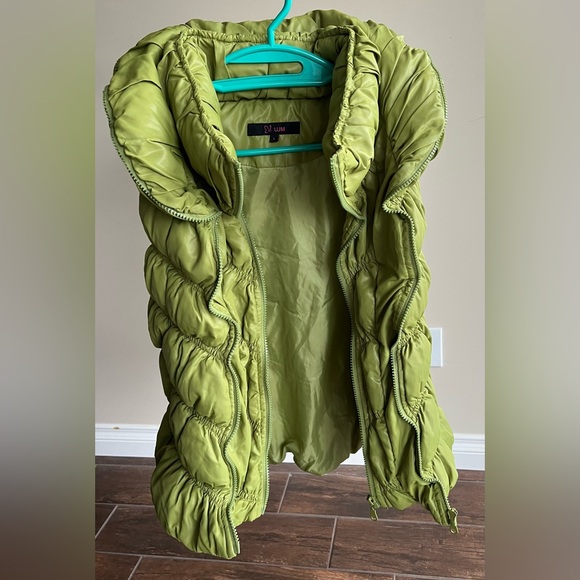Like new Women Puff Vest - Picture 2 of 10
